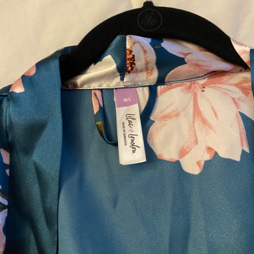 Robe - Picture 3 of 4